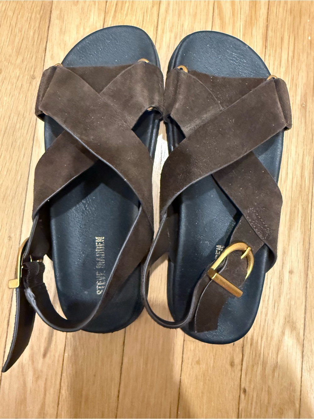 Steve Madden DONELLI
Color: BROWN SUEDE
Size: 8.5
Women’s Crisscross Sandals